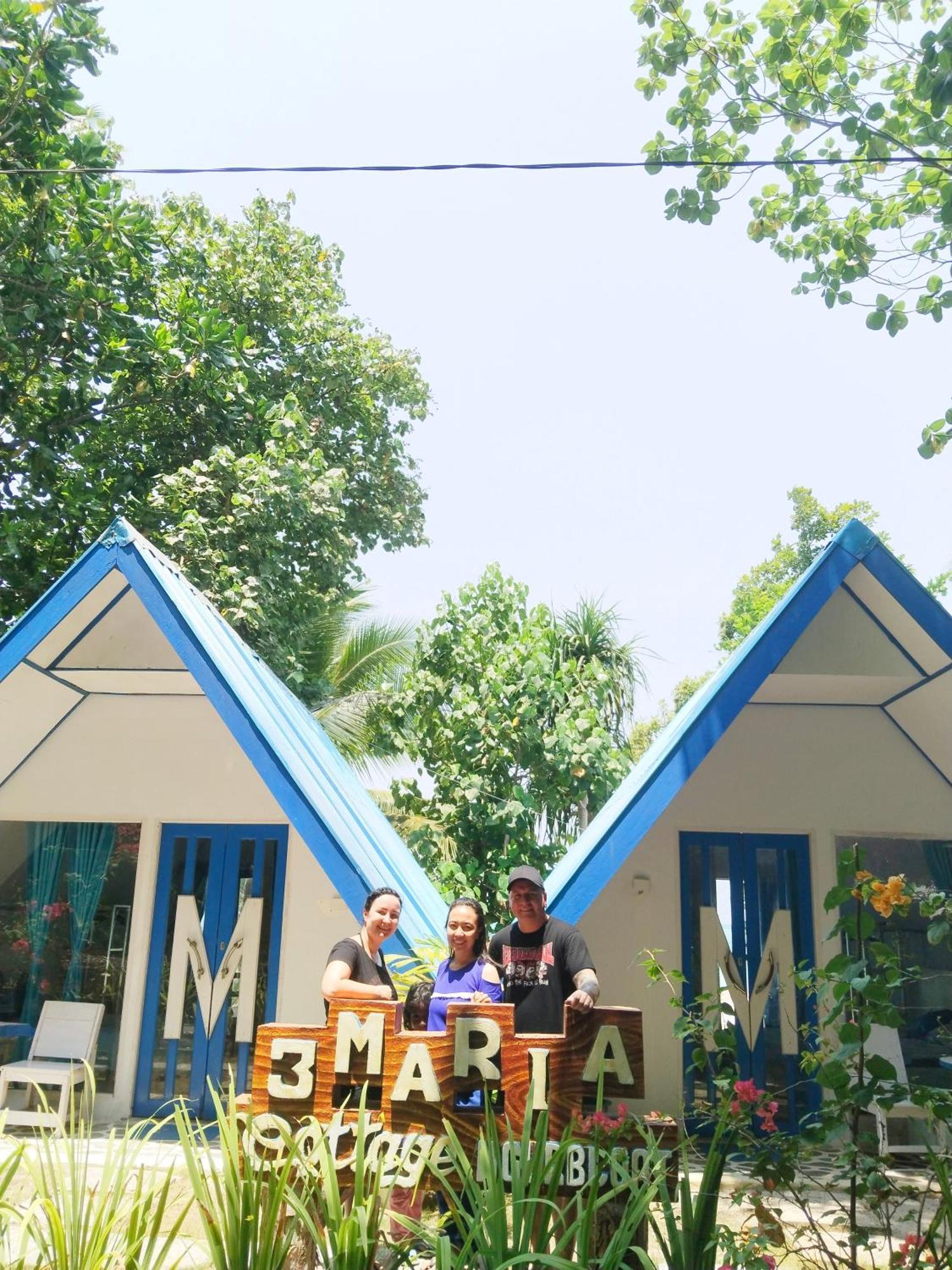 Tria Maria Cottage Ngurbloat Zimmer foto